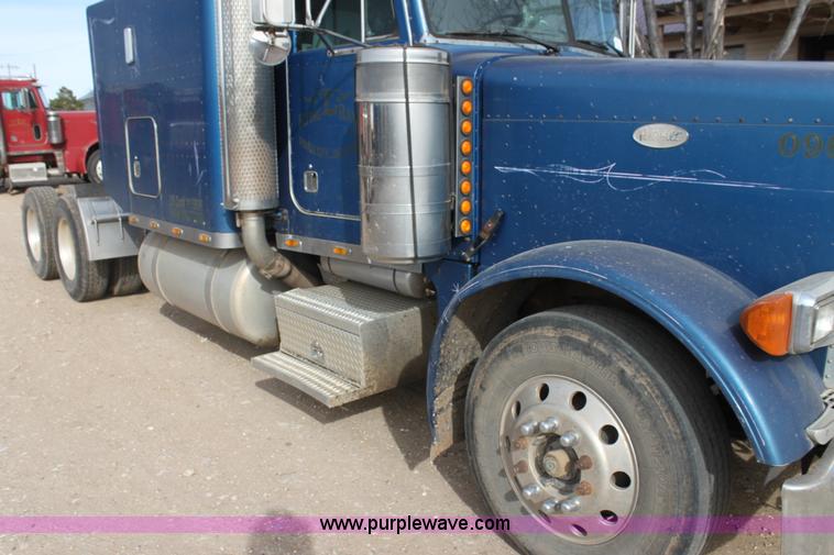 image for item F3458 1995 Peterbilt 379 semi truck