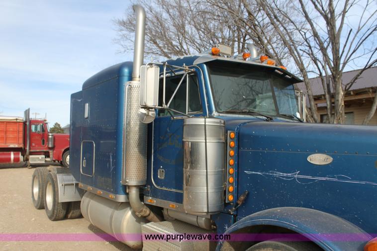 image for item F3458 1995 Peterbilt 379 semi truck