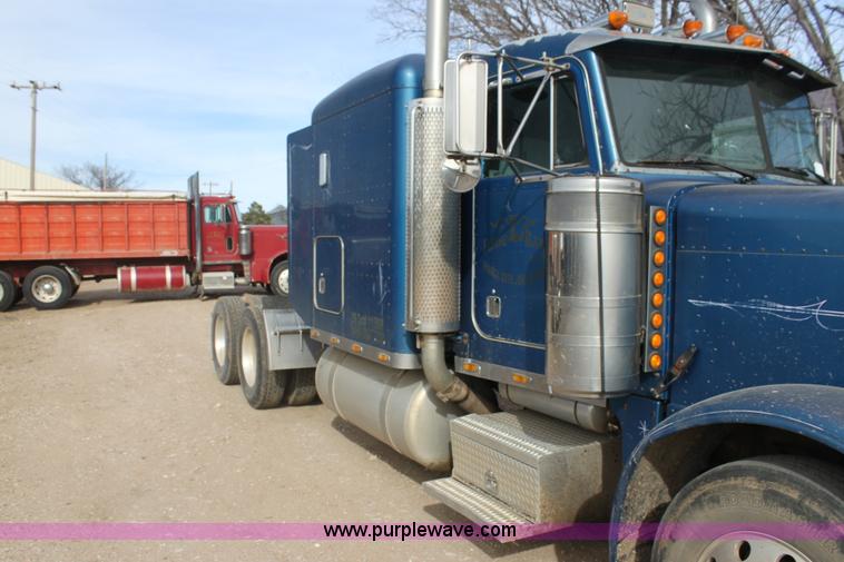 image for item F3458 1995 Peterbilt 379 semi truck