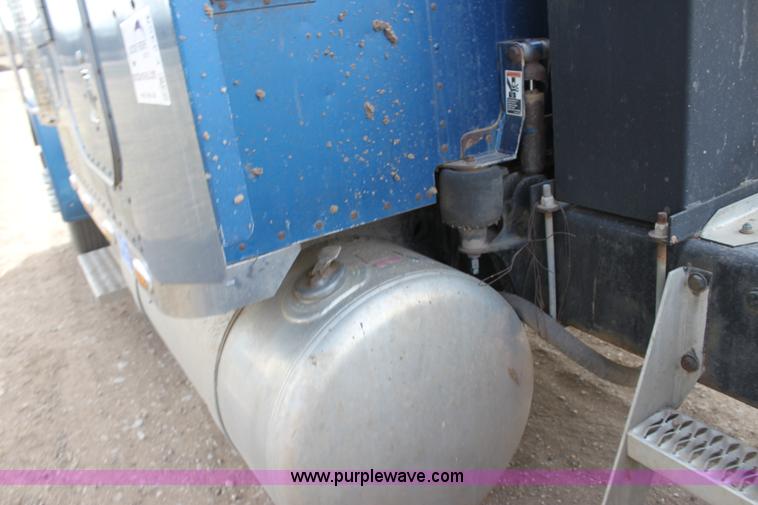 image for item F3458 1995 Peterbilt 379 semi truck