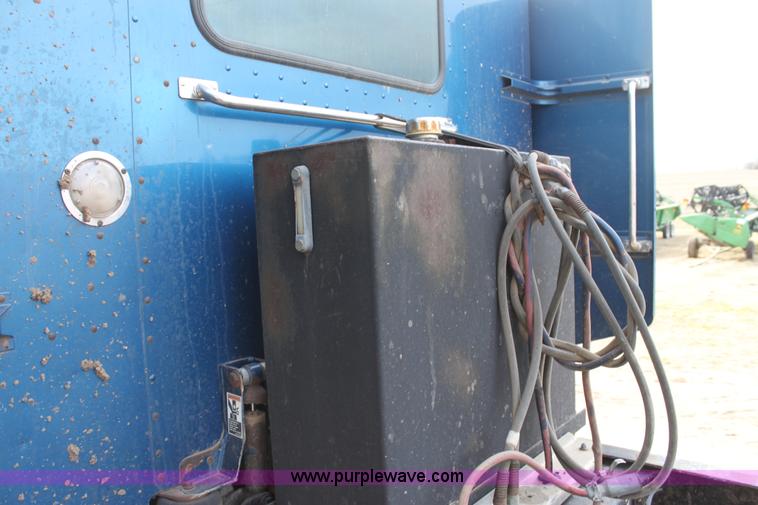 image for item F3458 1995 Peterbilt 379 semi truck