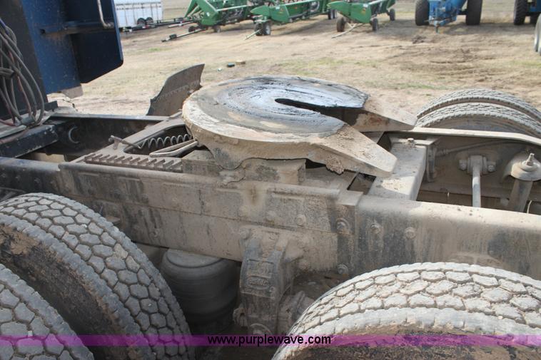 image for item F3458 1995 Peterbilt 379 semi truck