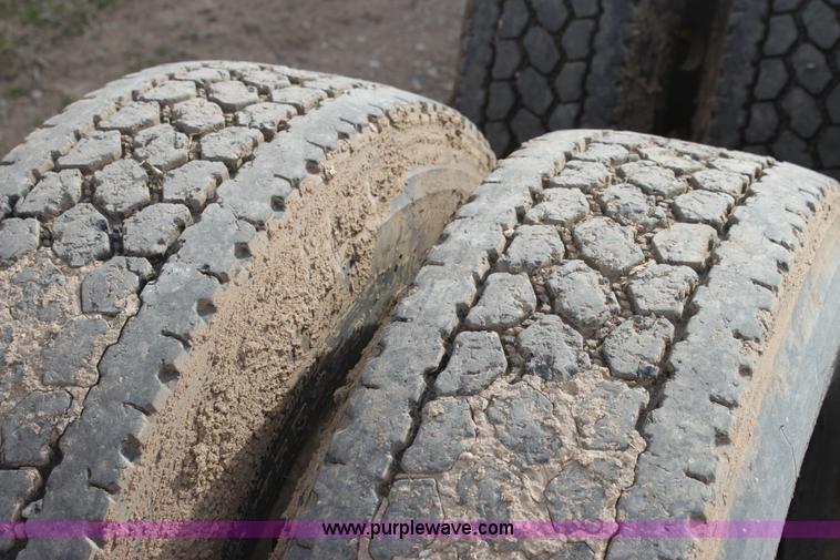 image for item F3458 1995 Peterbilt 379 semi truck