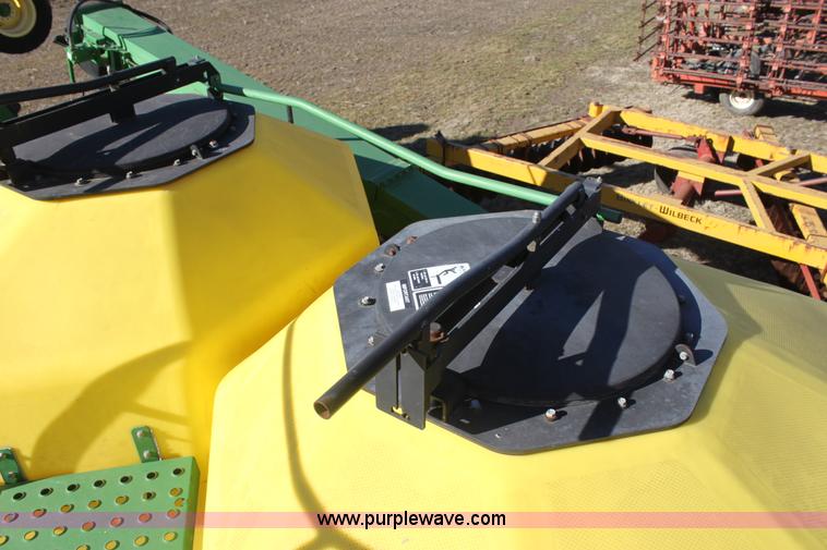 image for item F3460 2004 John Deere 1890 air seeder with 1910 cart