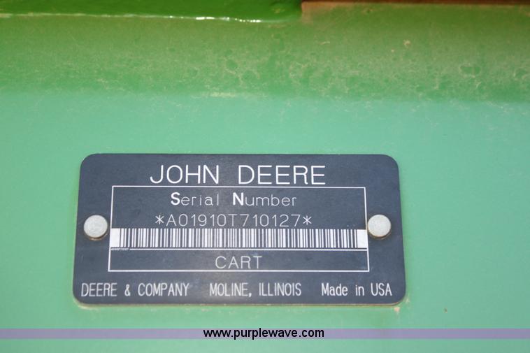 image for item F3460 2004 John Deere 1890 air seeder with 1910 cart