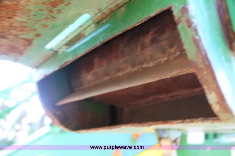 image for item F3460 2004 John Deere 1890 air seeder with 1910 cart