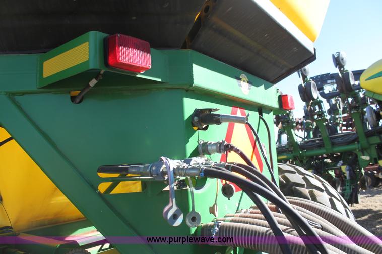 image for item F3460 2004 John Deere 1890 air seeder with 1910 cart