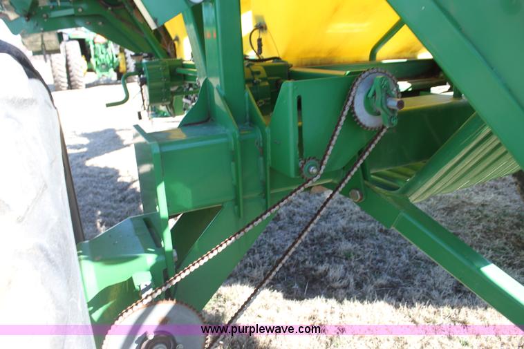 image for item F3460 2004 John Deere 1890 air seeder with 1910 cart