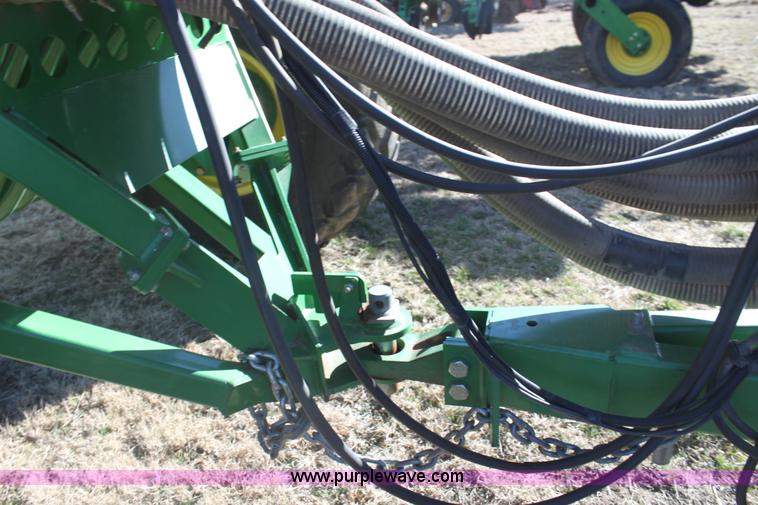image for item F3460 2004 John Deere 1890 air seeder with 1910 cart