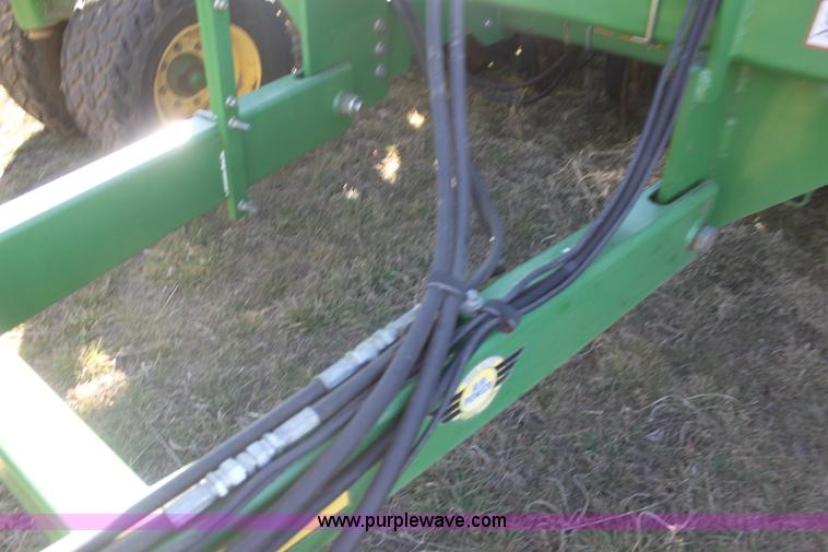 image for item F3460 2004 John Deere 1890 air seeder with 1910 cart