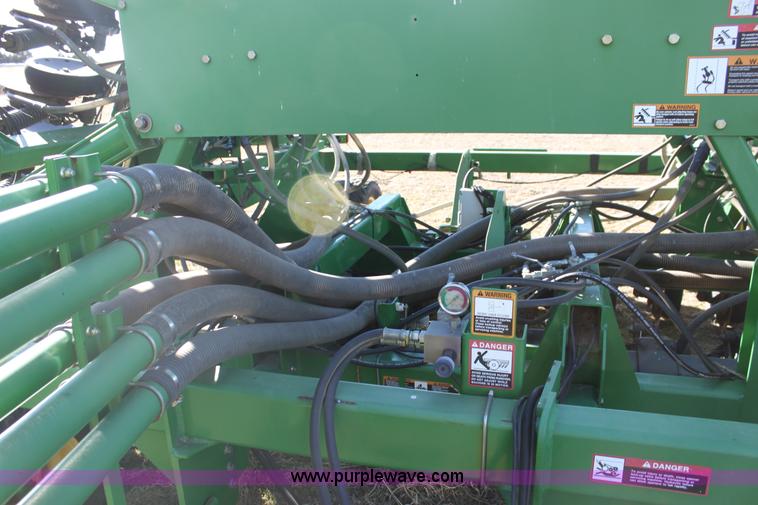 image for item F3460 2004 John Deere 1890 air seeder with 1910 cart