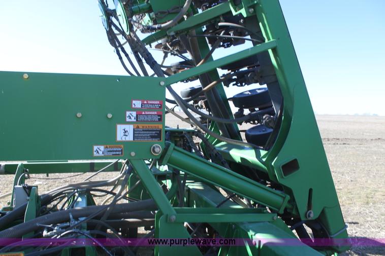 image for item F3460 2004 John Deere 1890 air seeder with 1910 cart