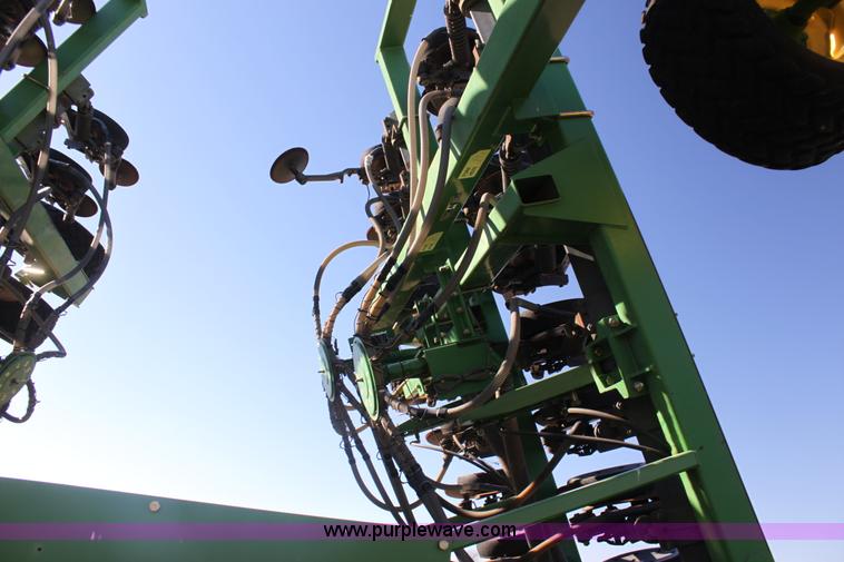 image for item F3460 2004 John Deere 1890 air seeder with 1910 cart