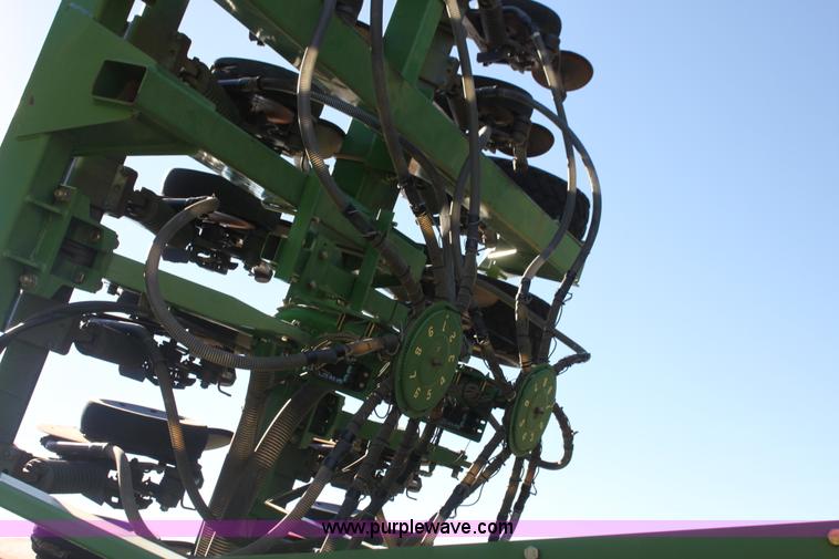 image for item F3460 2004 John Deere 1890 air seeder with 1910 cart