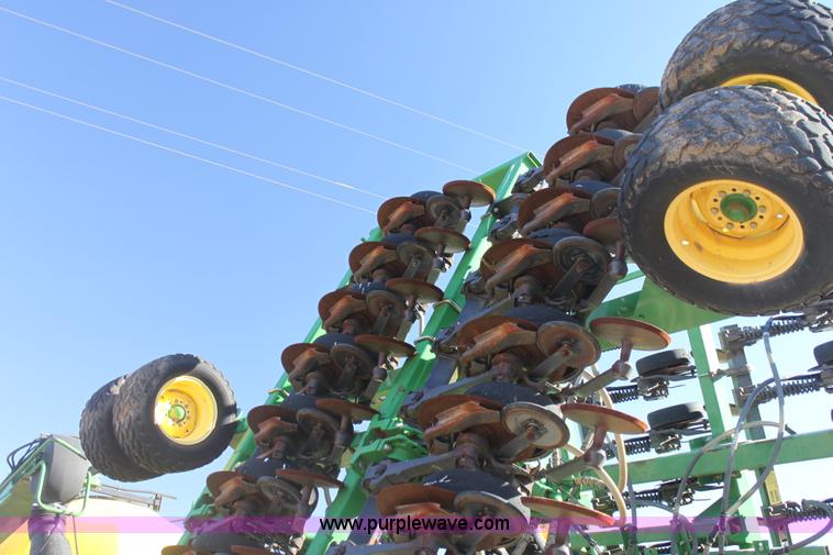 image for item F3460 2004 John Deere 1890 air seeder with 1910 cart