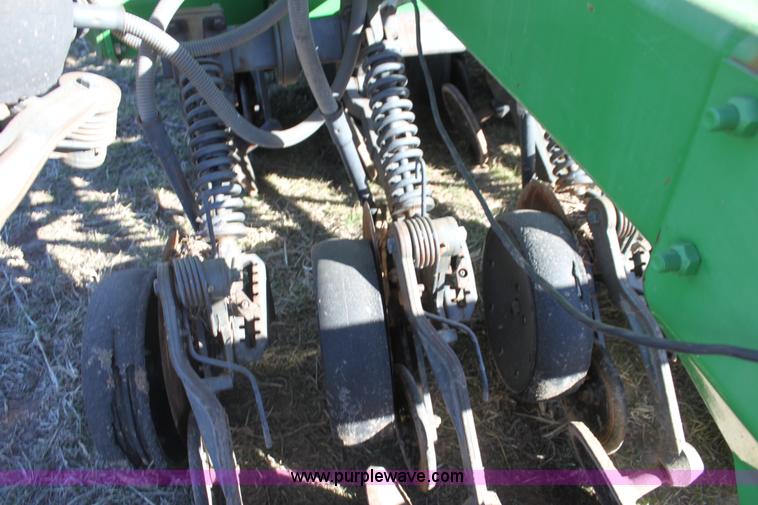 image for item F3460 2004 John Deere 1890 air seeder with 1910 cart