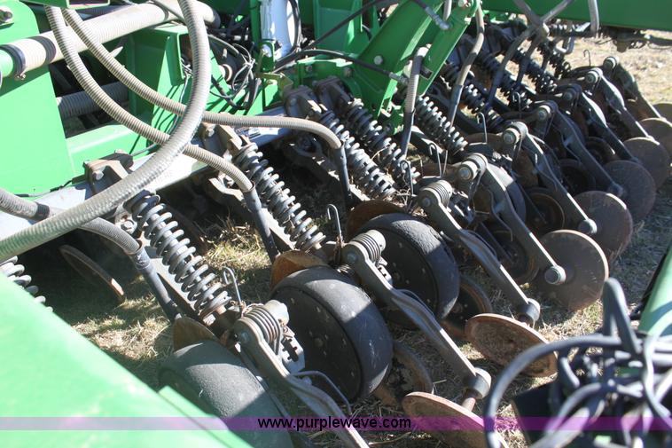 image for item F3460 2004 John Deere 1890 air seeder with 1910 cart