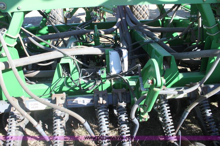 image for item F3460 2004 John Deere 1890 air seeder with 1910 cart