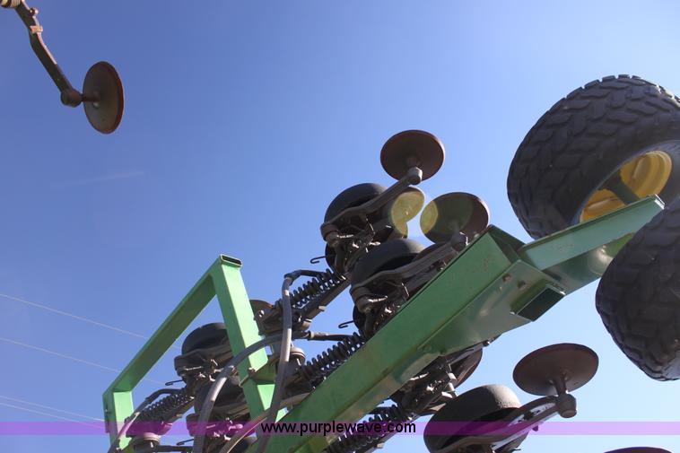 image for item F3460 2004 John Deere 1890 air seeder with 1910 cart