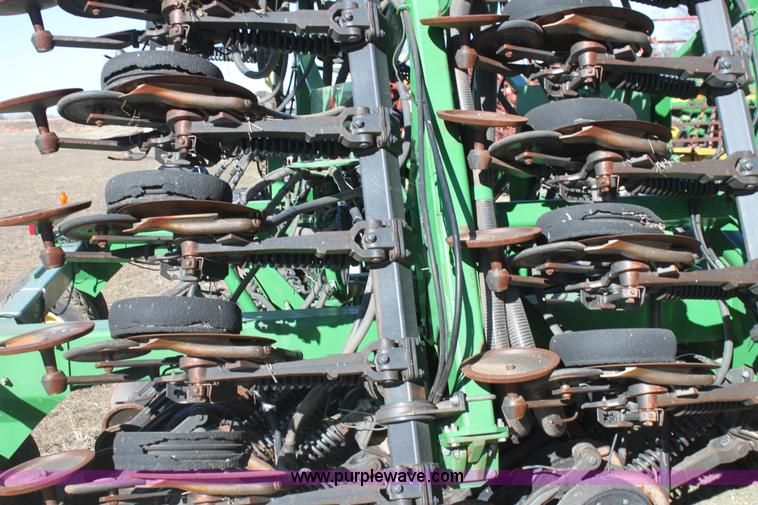 image for item F3460 2004 John Deere 1890 air seeder with 1910 cart