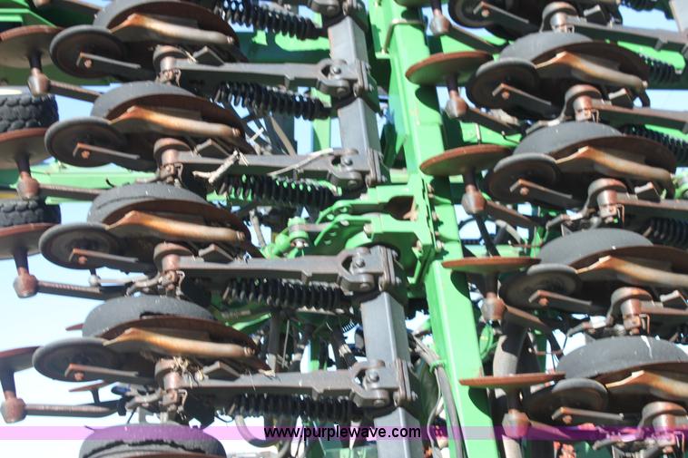 image for item F3460 2004 John Deere 1890 air seeder with 1910 cart