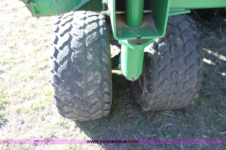 image for item F3460 2004 John Deere 1890 air seeder with 1910 cart