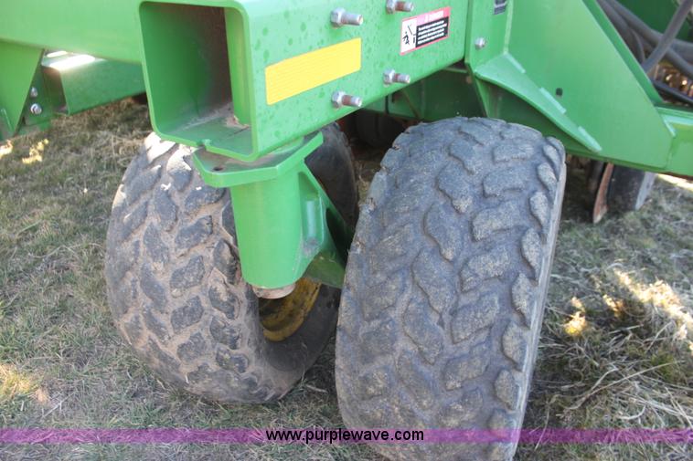 image for item F3460 2004 John Deere 1890 air seeder with 1910 cart