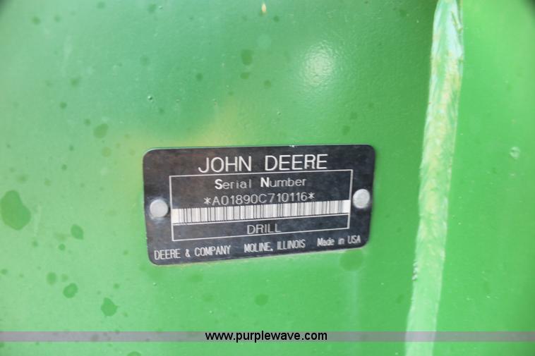 image for item F3460 2004 John Deere 1890 air seeder with 1910 cart