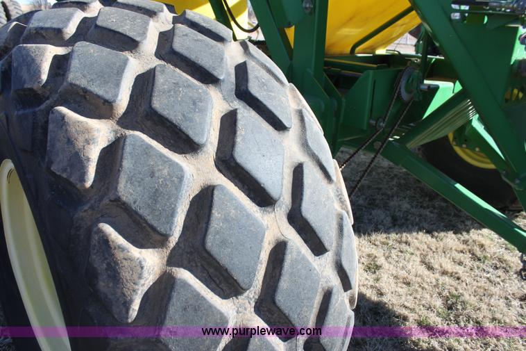 image for item F3460 2004 John Deere 1890 air seeder with 1910 cart