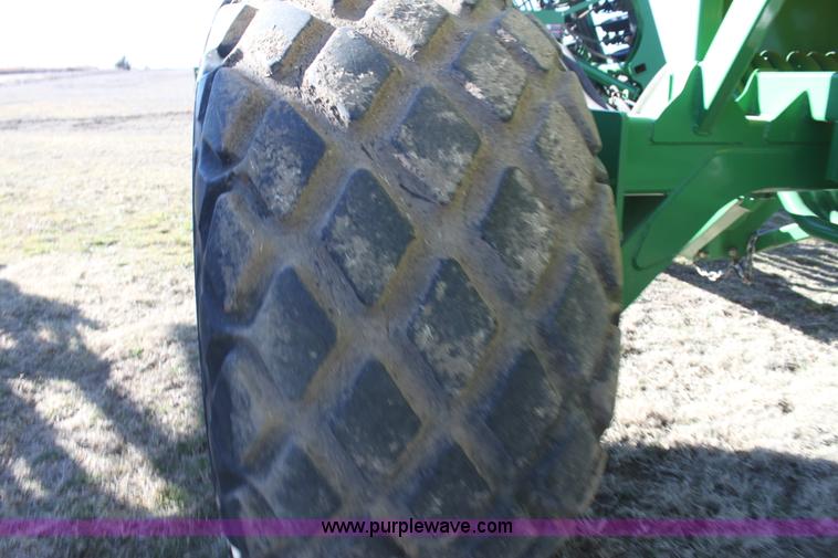 image for item F3460 2004 John Deere 1890 air seeder with 1910 cart