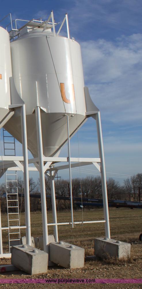 image for item F3463 2013 HMI 30 ton overhead grain bin