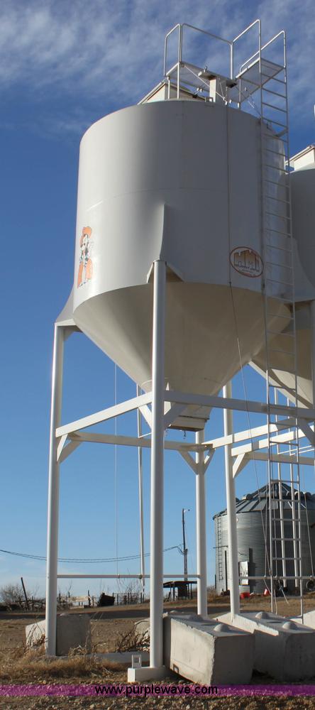 image for item F3463 2013 HMI 30 ton overhead grain bin