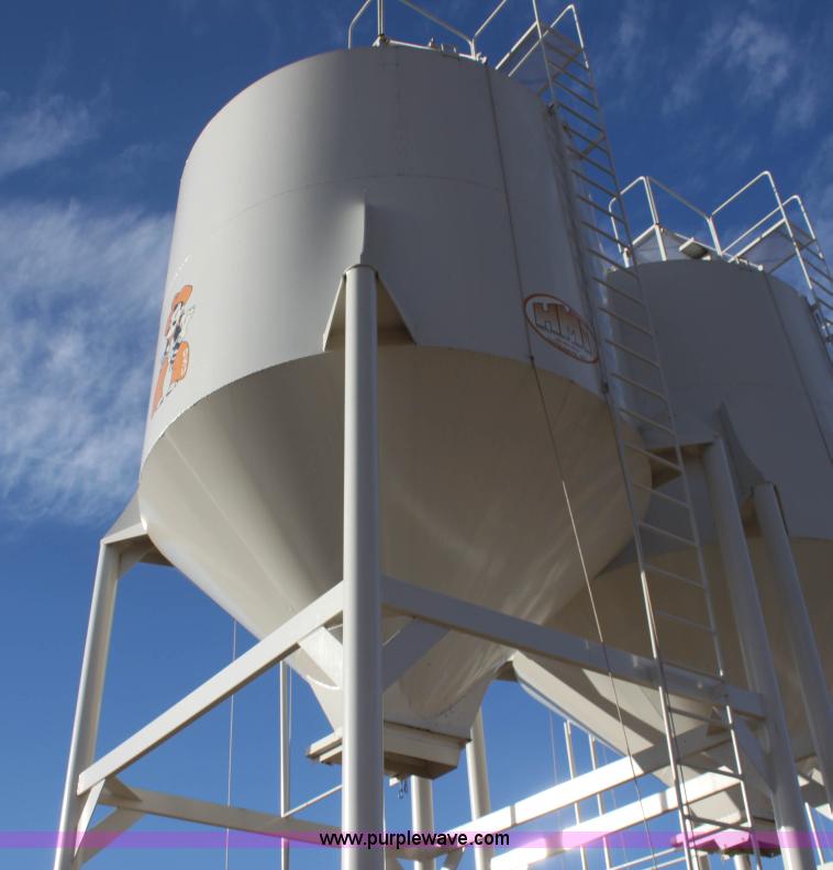 image for item F3463 2013 HMI 30 ton overhead grain bin