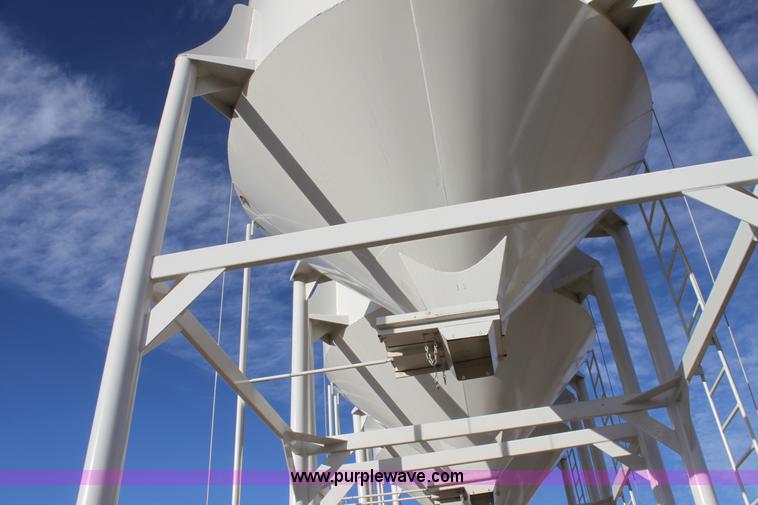 image for item F3463 2013 HMI 30 ton overhead grain bin