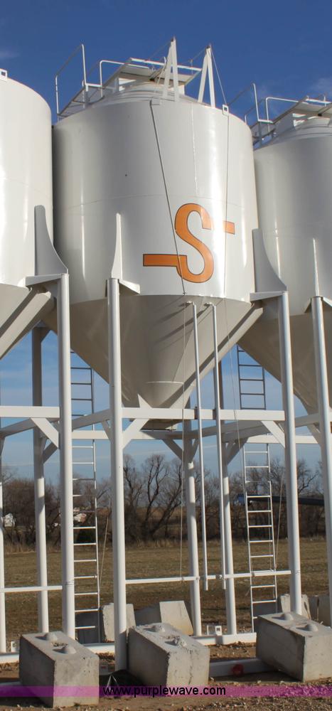 image for item F3464 2013 HMI 30 ton overhead grain bin