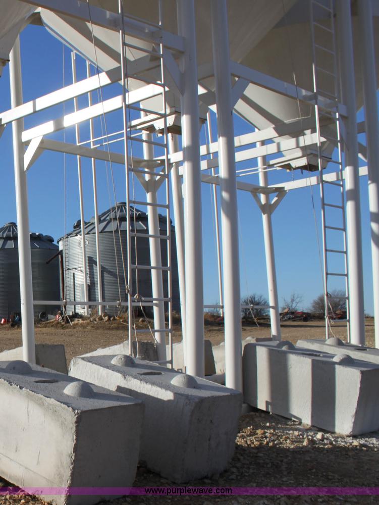 image for item F3464 2013 HMI 30 ton overhead grain bin