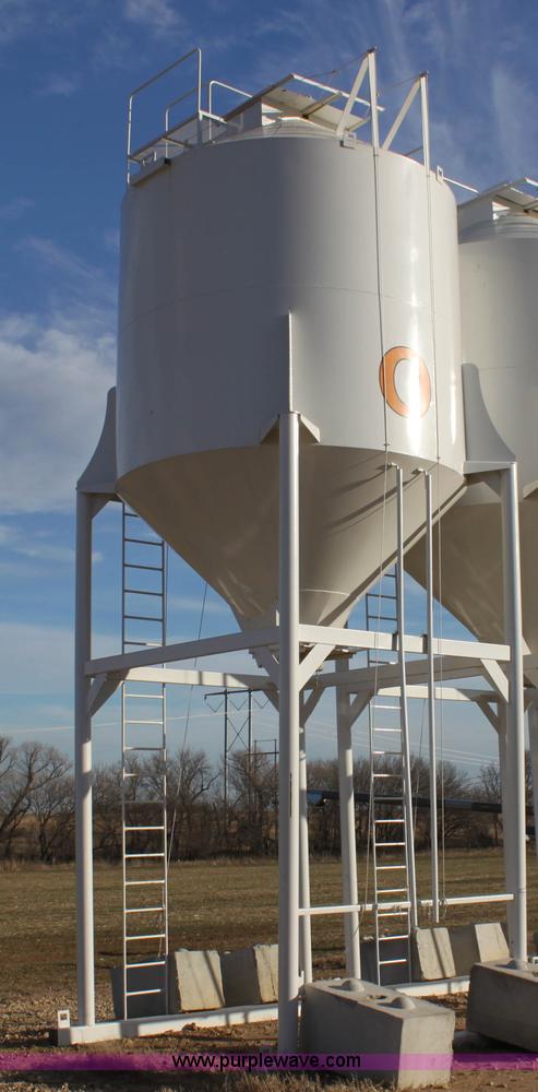 image for item F3465 2013 HMI 30 ton overhead grain bin