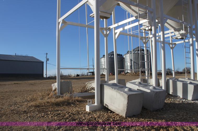 2013 HMI 30 ton overhead grain bin in Ponca City, OK Item F3465 sold