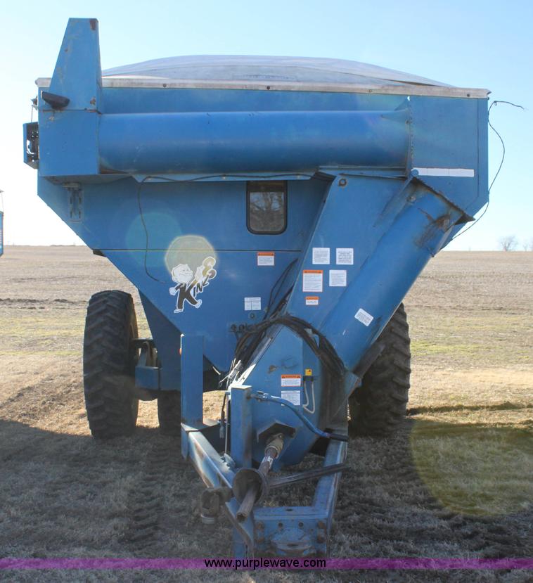 image for item F3467 Kinze 1040 row crop grain cart