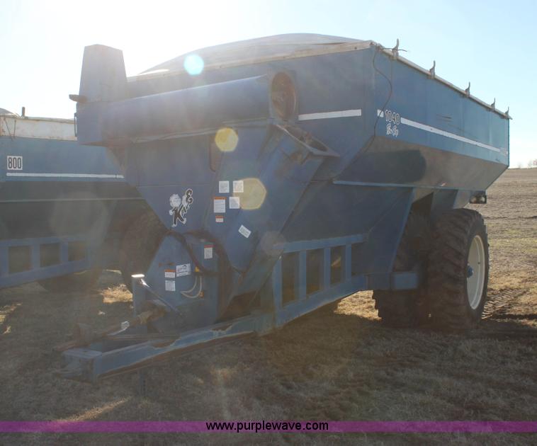 image for item F3467 Kinze 1040 row crop grain cart