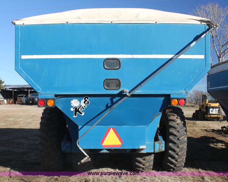 image for item F3467 Kinze 1040 row crop grain cart