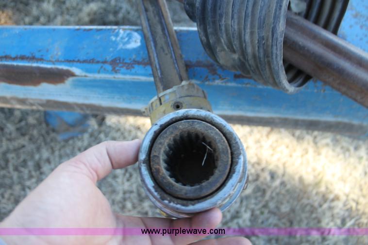 image for item F3467 Kinze 1040 row crop grain cart