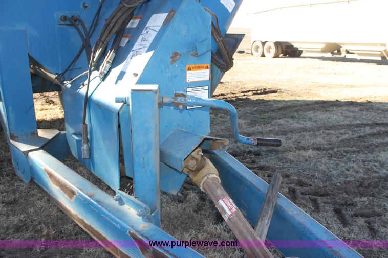 image for item F3467 Kinze 1040 row crop grain cart