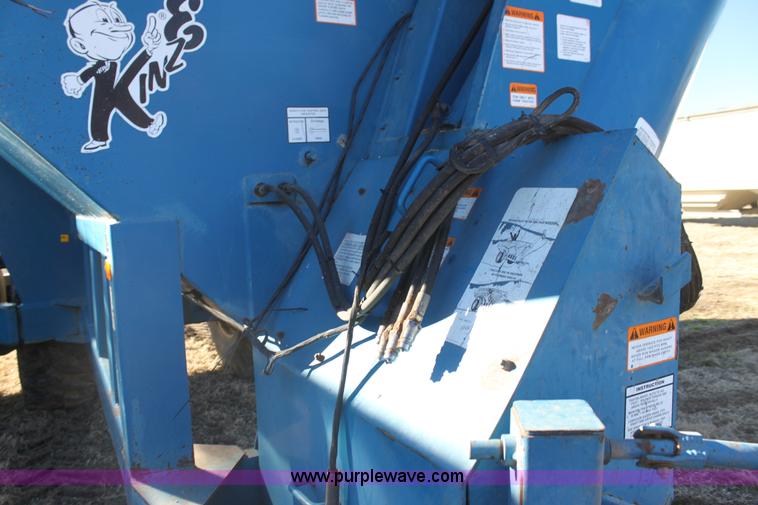 image for item F3467 Kinze 1040 row crop grain cart