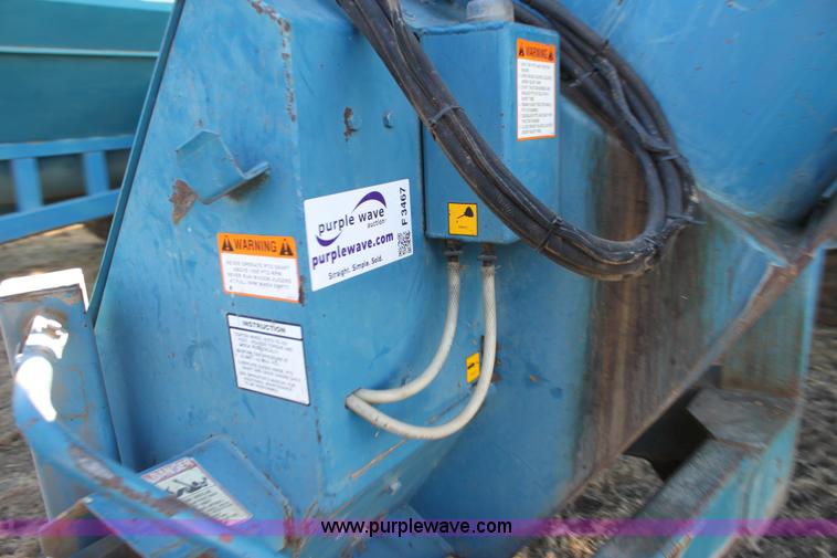 image for item F3467 Kinze 1040 row crop grain cart