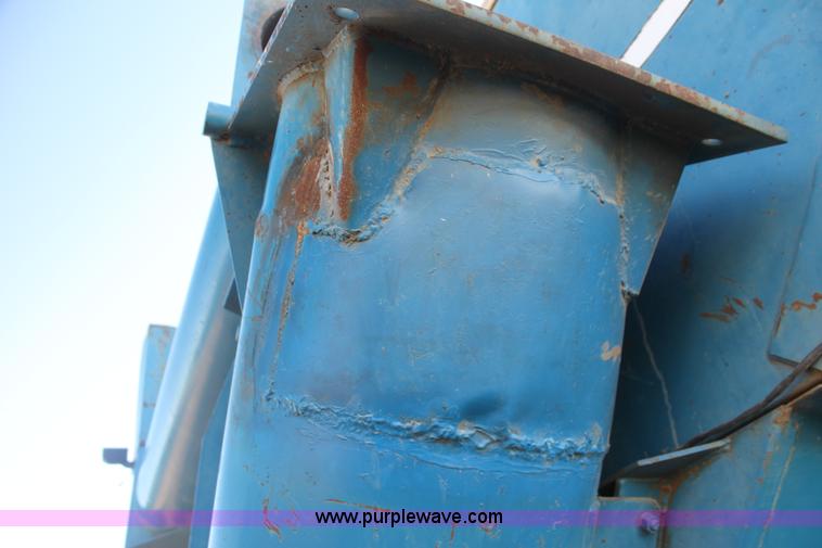 image for item F3467 Kinze 1040 row crop grain cart