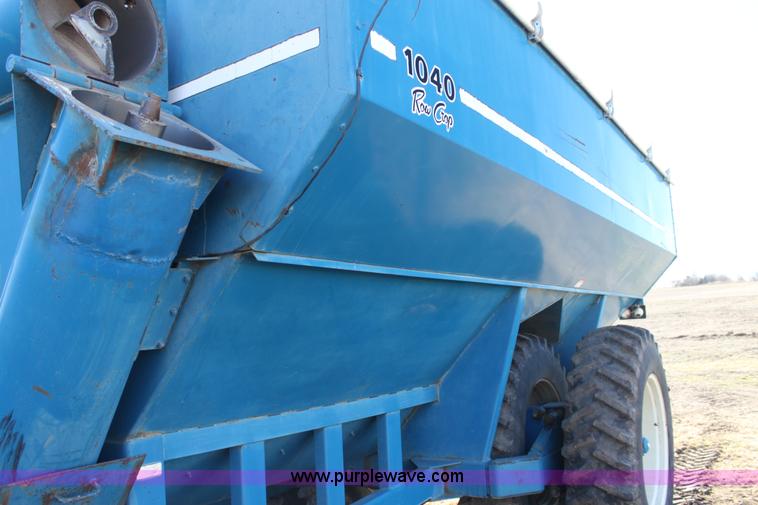 image for item F3467 Kinze 1040 row crop grain cart