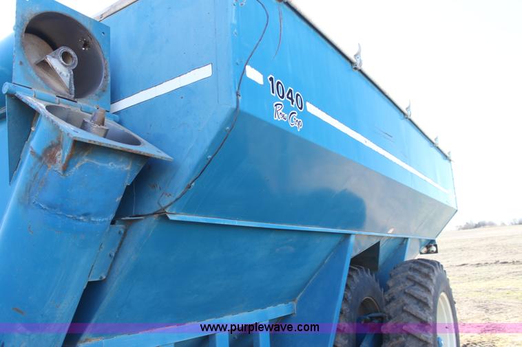 image for item F3467 Kinze 1040 row crop grain cart