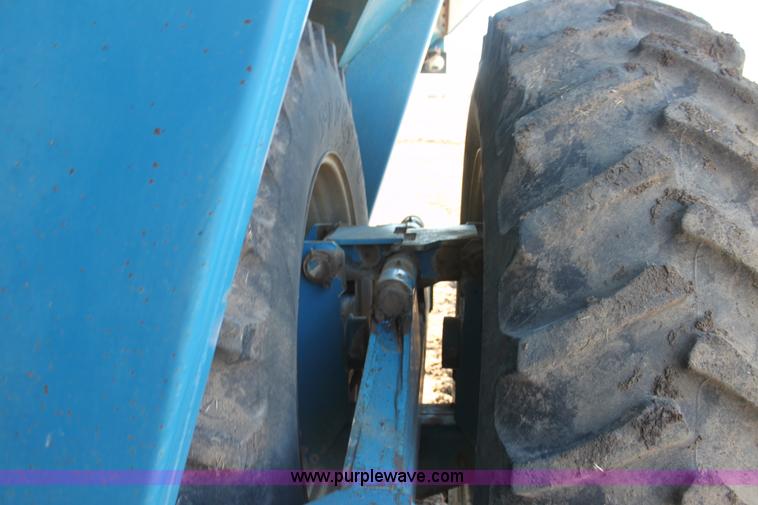 image for item F3467 Kinze 1040 row crop grain cart