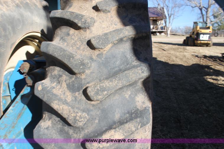 image for item F3467 Kinze 1040 row crop grain cart